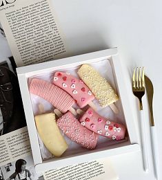 Банановый бокс "Милашка" бананы в белом и розовом шоколаде