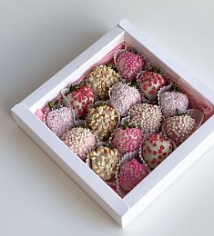 Клубничный бокс "Pink and White" клубника в шоколаде