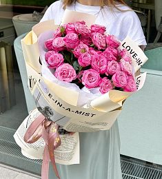 Моно букет из 15 спрей роз