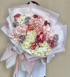 Букет "Меридиан" из гортензий и роз