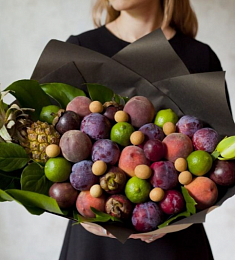 Съедобный букет "Кармен" из фруктов