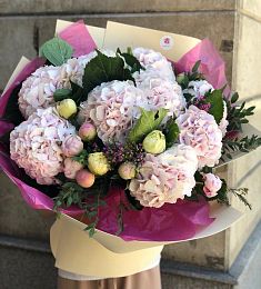 ПРЕМИУМ КОМПОЗИЦИЯ "ЖЕНСКОЕ СЧАСТЬЕ" из гортензий и пионов