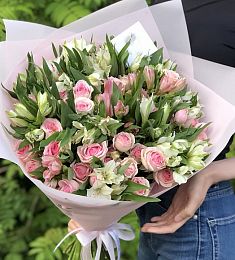 Букет "Алисияна" из альстромерий и спрей роз