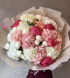 Букет "Мерси" из гортензий и пионов