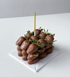 Клубничный торт композиция из клубники в молочном шоколаде