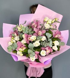 Композиция "Шелковый путь" из лизиантуса, орхидей и эвкалипта