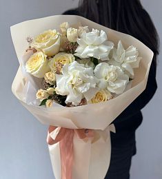 Букет "Элегантное Цветение" из гортензий и роз
