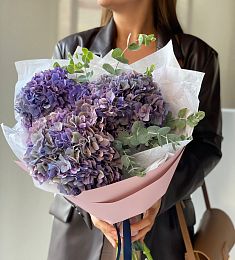 Букет "Стефани" из гортензий и эвкалипта