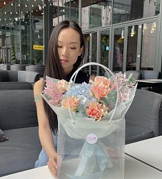 Букет в цветочном пакете "Нега"