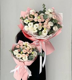 Комбо " Мама и дочка" 2.0 дуэт букетов из лизиантусов и спрей розы