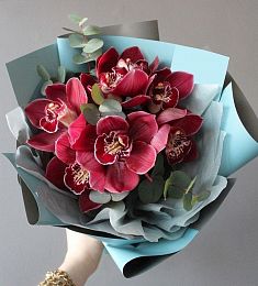 Букет "Минди" из орхидей и эвкалипта