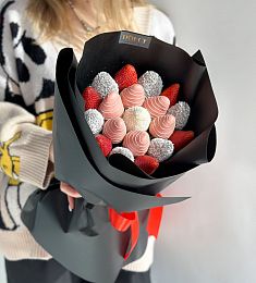 Клубничный букет "SweetBerry" из клубники в шоколаде и свежих ягод