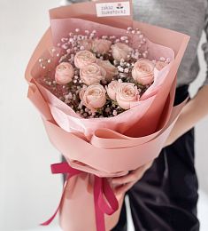 Букет "Спрейо" из роз и гипсофилы