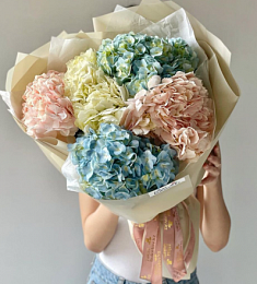 Букет из 5 гортензий