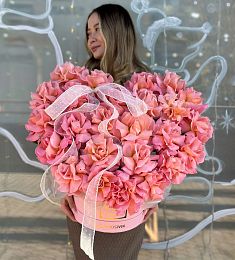 Вывернутые розы в коробке "Эстетикс"