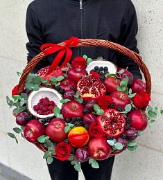 Корзина "Фруктовое искусство" из фруктов и цветов