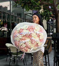 Букет "Кондракар" из гортензий и хризантем