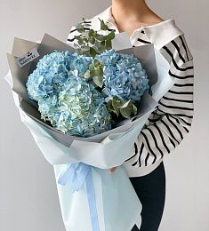 Букет "Небо" из гортензий и эвкалипта