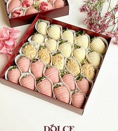 Клубничный бокс "Омбре" клубника в белом и молочном шоколаде