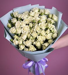 Букет из 17 кремовых спрей роз